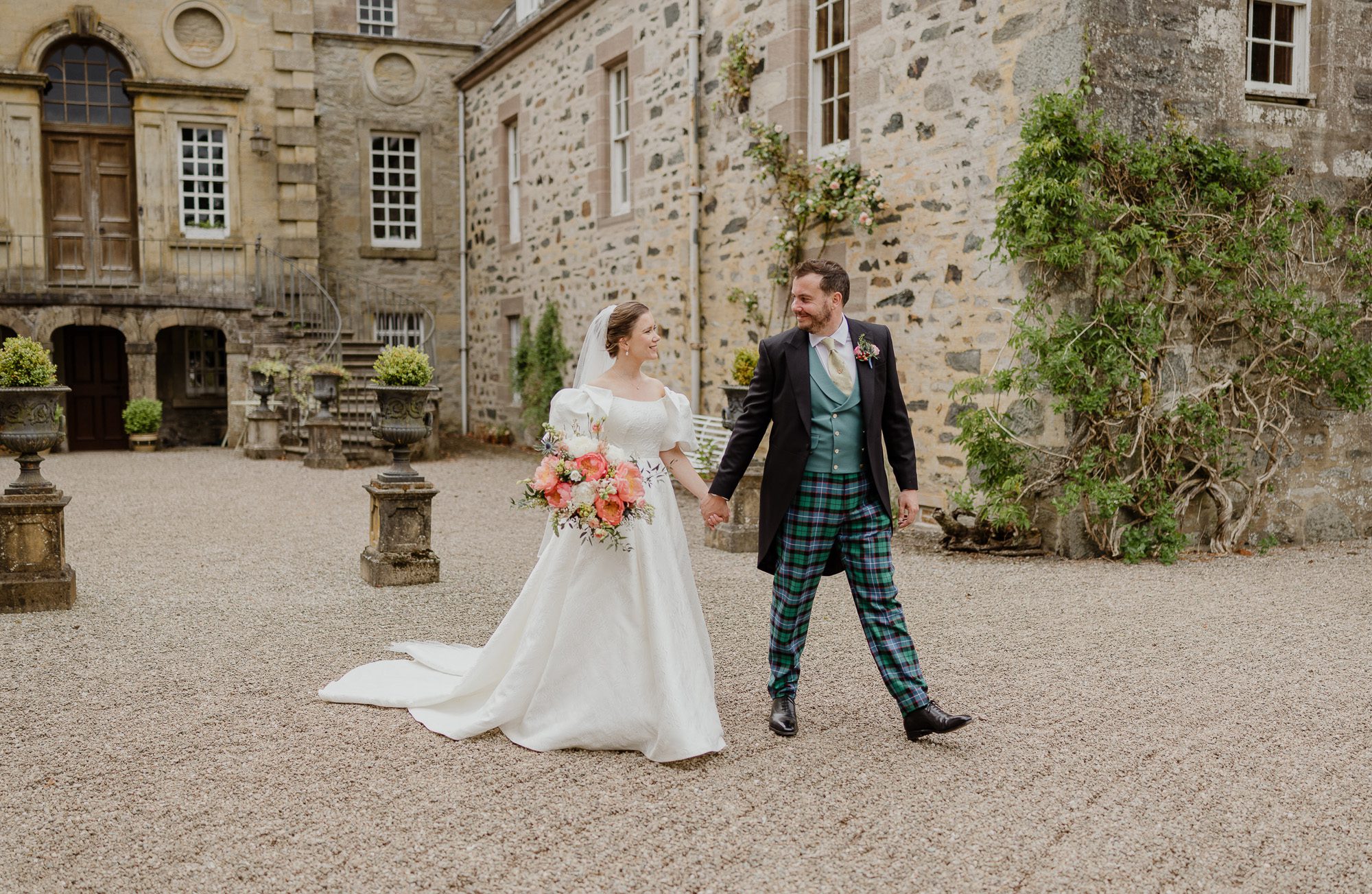 #murthlycastlewedding #scottishweddingphotographer #gettingmarriedinscotland #modernwedding #castleweddingscotland #elegantcouple